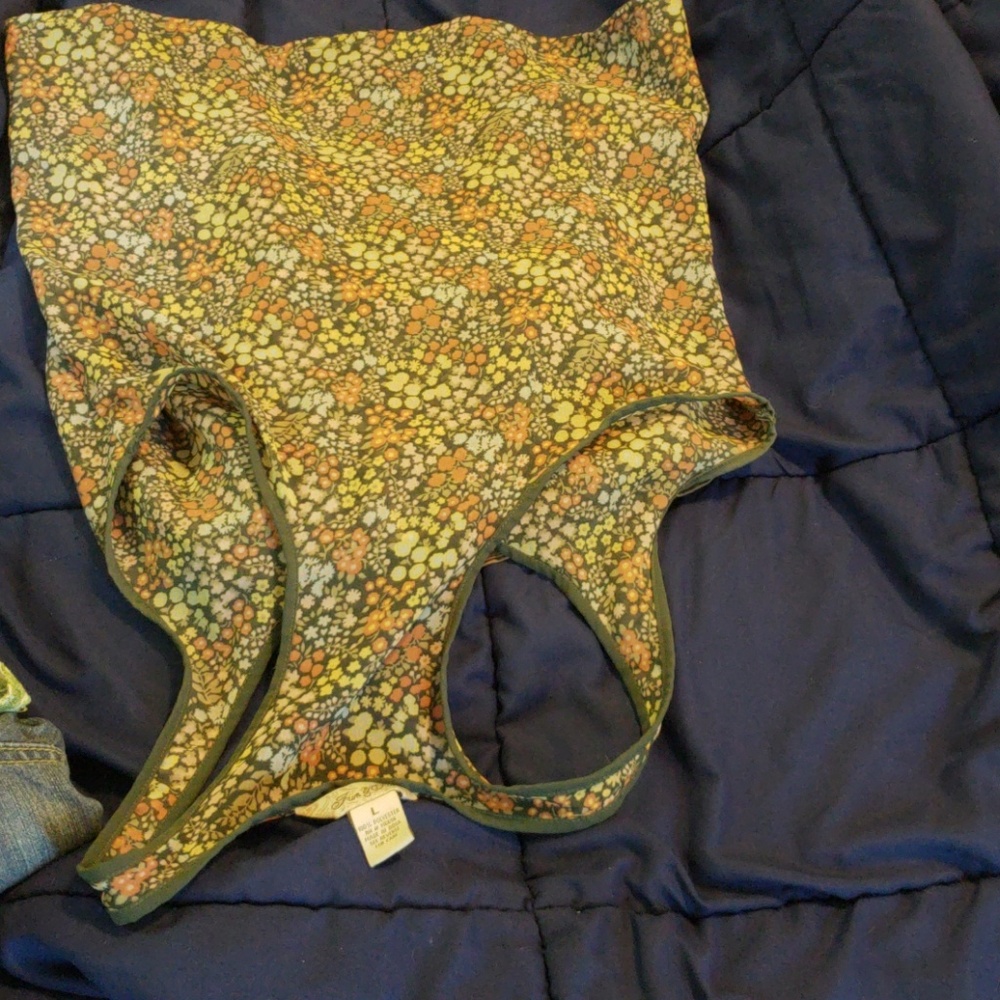 Top - Picture 4 of 4